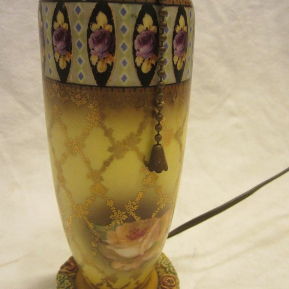 VTG MCM SMALL ACCENT LAMP,VASE STYLE W/ROSE MOTIF - Picture 2 of 13